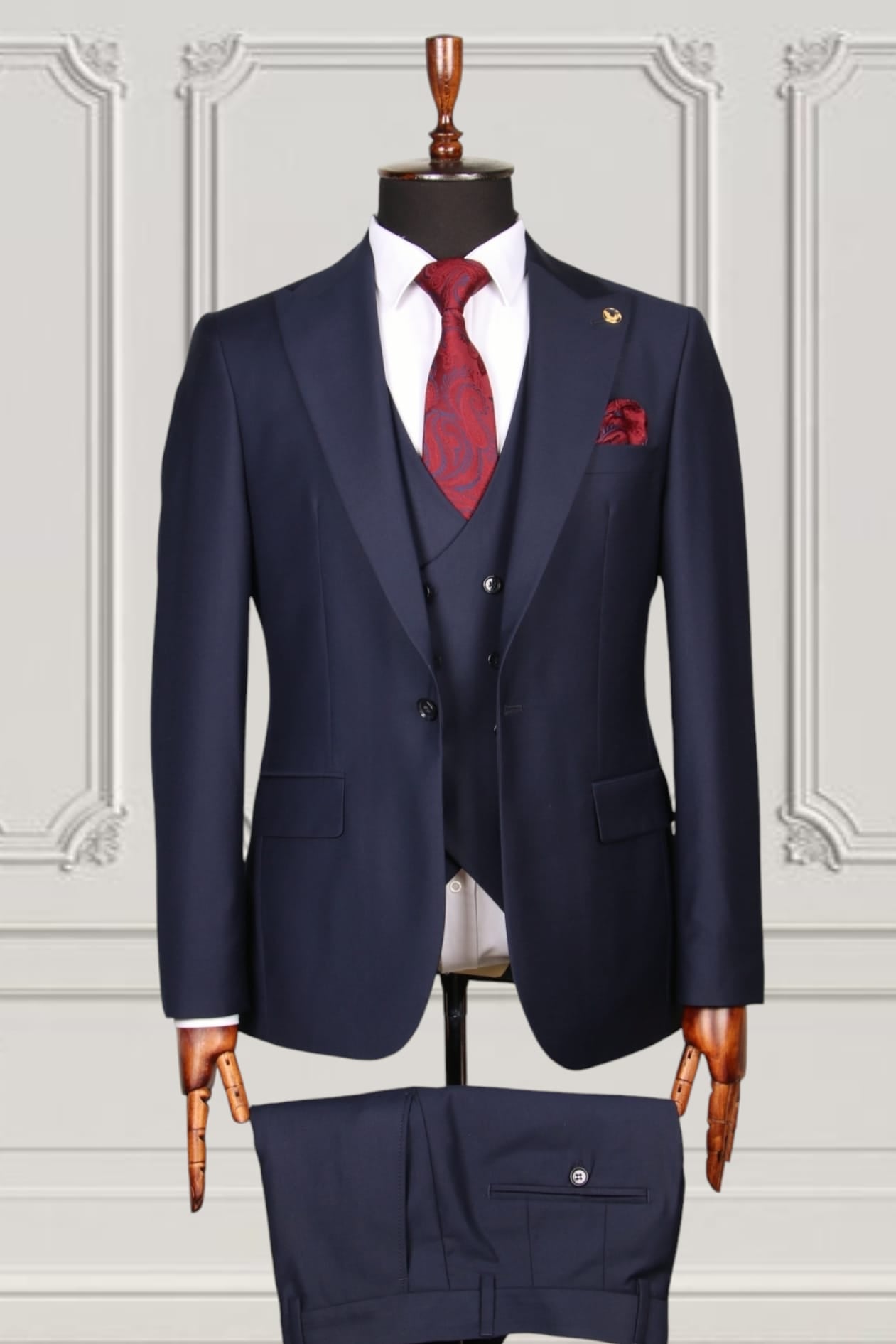Mario Casas Classic 3 Piece Suit