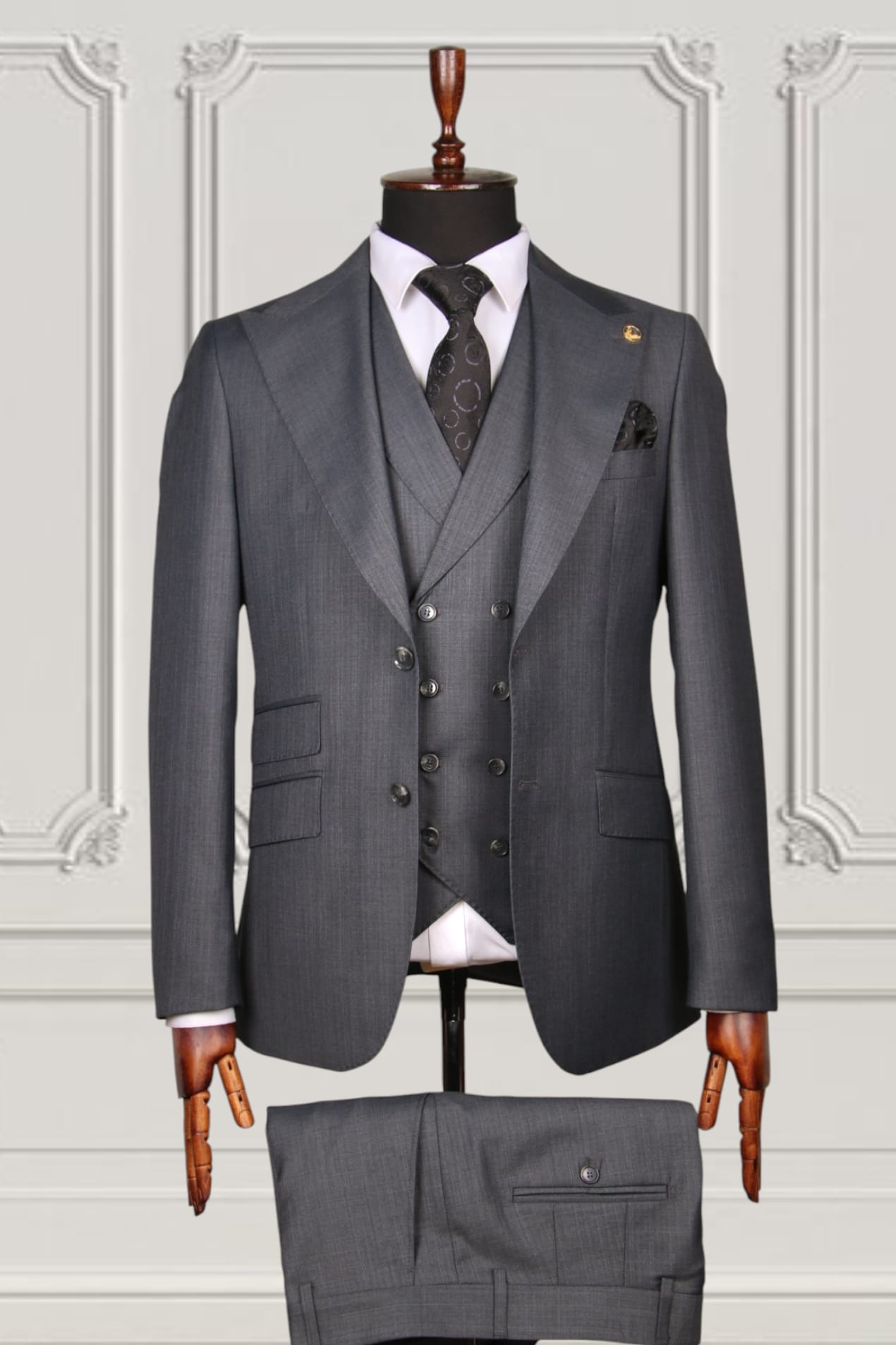 Mario Casas Classic 3 Piece Suit