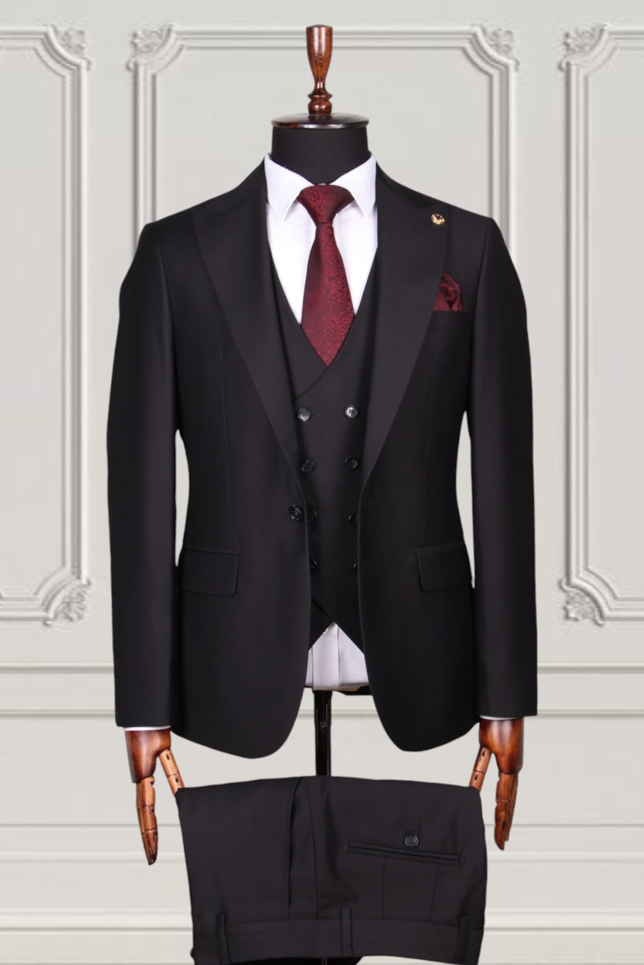 Mario Casas Classic 3 Piece Suit