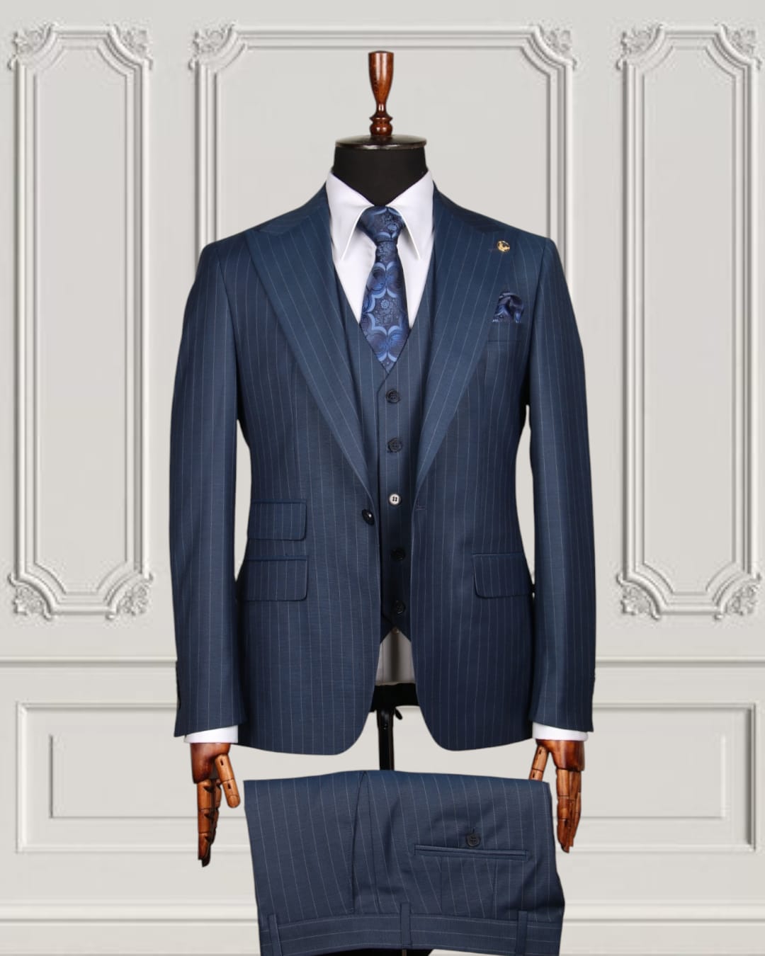 Mario Casas Classic 3 Piece Suit